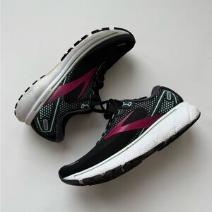 Brooks Ghost running shoes
Women’s size 8